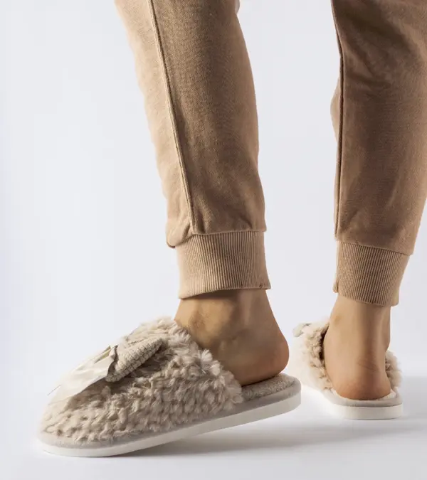 Beige pantofle s elegantními mašlemi Macaria
