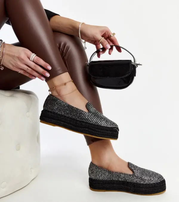Černé espadrilky zdobené stříbrnou nití Havin