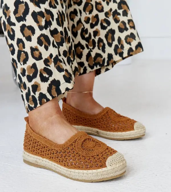 Hnědé vyšívané espadrilky Seila