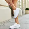 Bílé tenisky na tlusté podrážce Ivalu