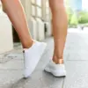 Bílé tenisky na tlusté podrážce Ivalu