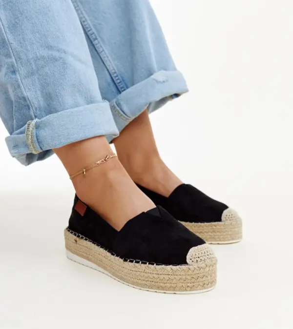 Černé espadrilky na vysoké platformě Masia