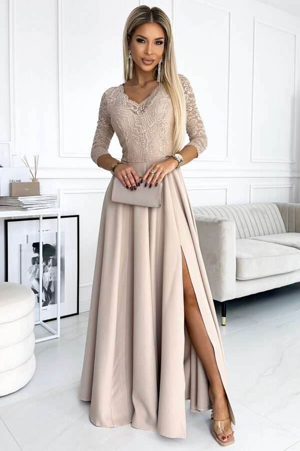 AMBER krajkové, elegantní dlouhé šaty s výstřihem a rozparkem u nohavic – béžové
