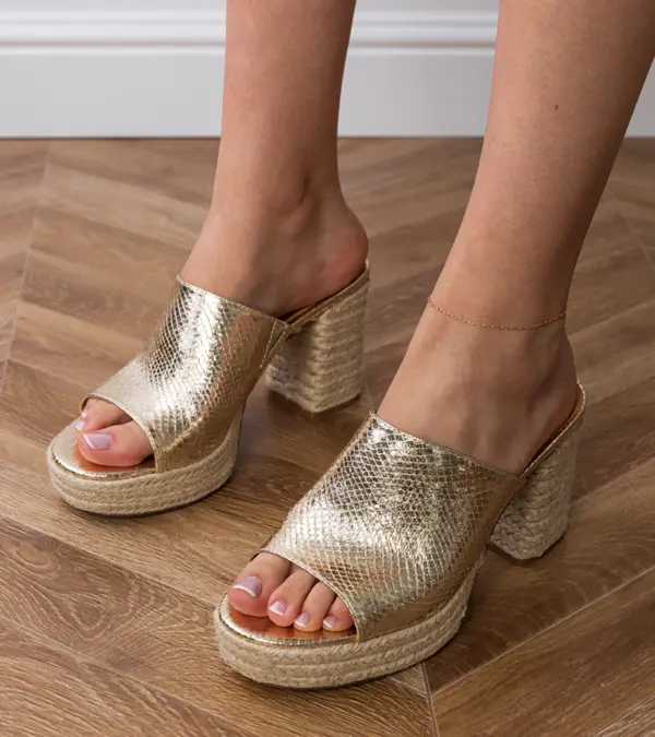 Zlaté pantofle espadrilky na podpatku Grande