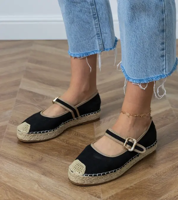Černé espadrilky s ozdobnou sponou Pilata