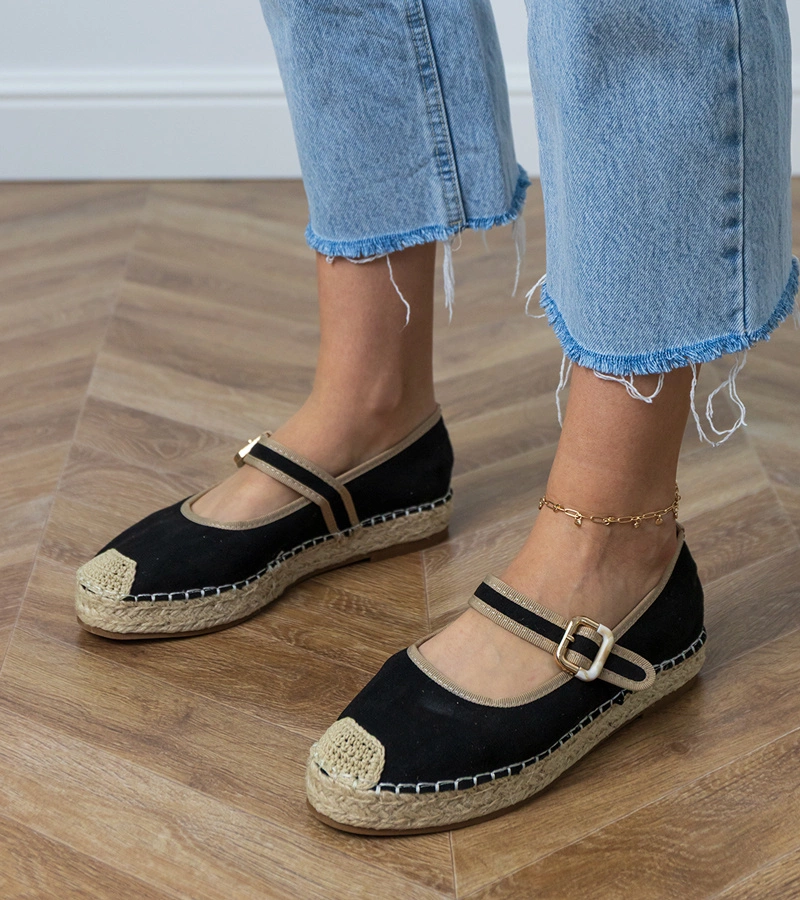 Černé espadrilky s ozdobnou sponou Pilata