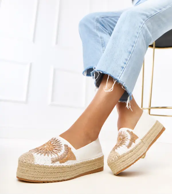 Bílé espadrilky s výšivkou na platformě Lorina