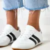 Bílé tenisky s černou vložkou Mydland
