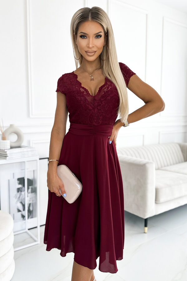 LINDA – šifonové šaty s krajkovým výstřihem – vínová
