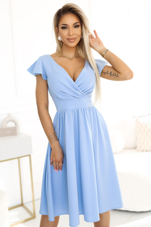 MATILDE Šaty s výstřihem a krátkým rukávem – světle modré