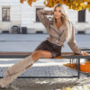 Motorkářská bunda s dlouhým rukávem, zipem a páskem – mocha mousse