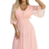 Dlouhé lesklé šaty plus size s výstřihem a průhledným rukávkem – broskvová