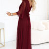 Dlouhé třpytivé šaty plus size s výstřihem a průhledným rukávem – bordó