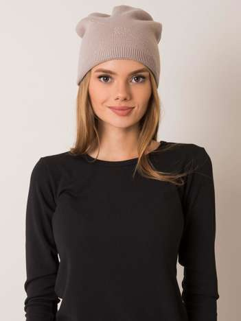 Tmavě béžová beanie čepice s vlnou – KAROLÍNA