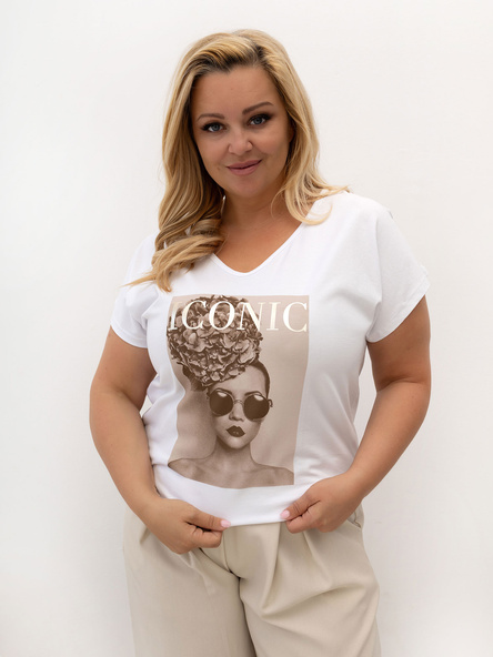 Bílé plus size tričko CYRIELLA s nápisem a výstřihem do V