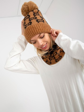 Camel dvoubarevná zimní čepice s bambulí – DAISY