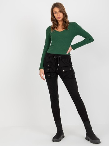 Černé slim-fit tepláky s kapsami – HELILIA