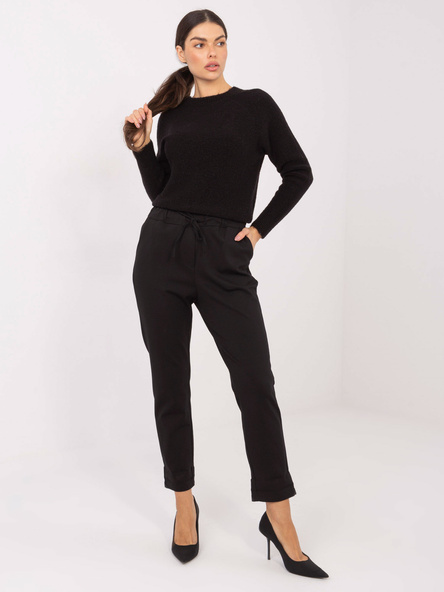 Černé materiálové kalhoty v délce 7/8 – IREELIA