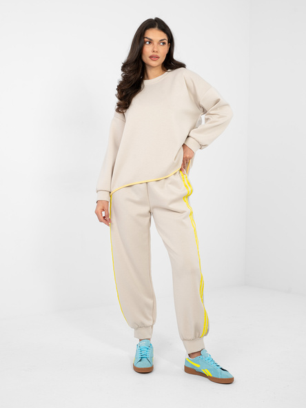 Světle béžový komplet s oversize mikinou – AELAMIRA