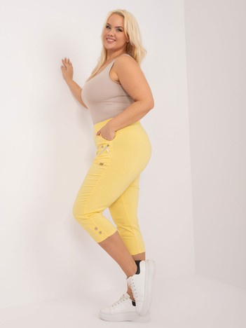 Světle žluté kalhoty 3/4 plus size bez zapínání – BASERIA