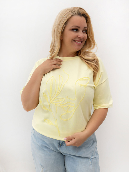 Světle žluté plus size tričko PAVIELA s vyšívaným motivem