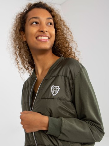 Khaki prošívaná bomber mikina s nášivkou – RINENA