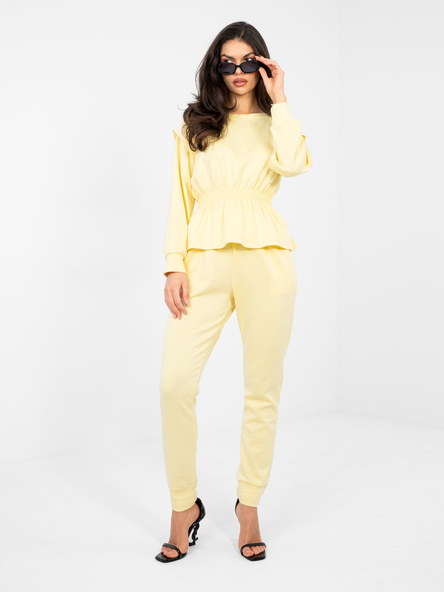 Pastelově žlutý komplet s peplum efektem – AELAORIA