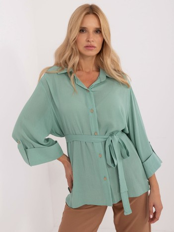 Pistáciová oversize košile LAKERTA s páskem – AVELORA