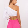 Bílý crop top KENDRIELLE s vázáním na rukávu