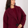 Vínový kabát s květinovými brožemi – QUAENIA