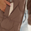 Hnědá puffer vesta PETKANA se zipy