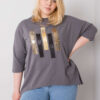 Tmavě šedý plus size top ESMARINE s grafikou
