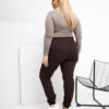 Čokoládové plus-size tepláky v basic střihu – DELENNA