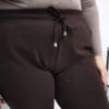 Čokoládové plus-size tepláky v basic střihu – DELENNA