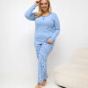 Světle modré bavlněné pyžamo SYNNØVE plus size s potiskem