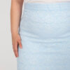 Světle modrá elegantní plus size midi sukně s podšívkou – QUDIRA
